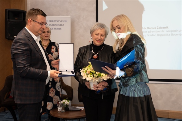 Priznanje za dolgoletno sodelovanje